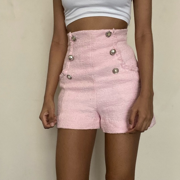 Chanel like Zara Beautiful Pink tweed shorts with pearl buttons. - Picture 2 of 6
